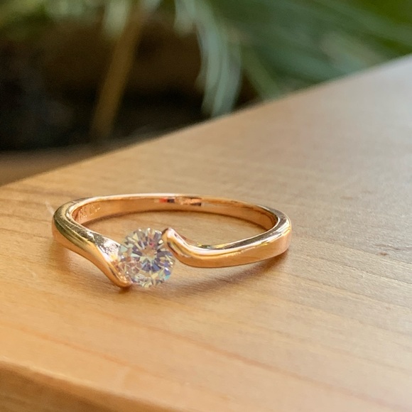 18K Cubic Zirconia Ring Rose Gold Color - Picture 4 of 6